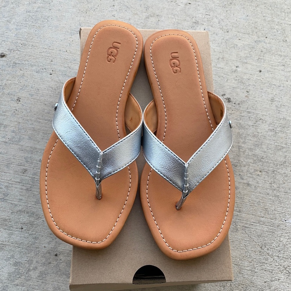 UGG flip flop leather.